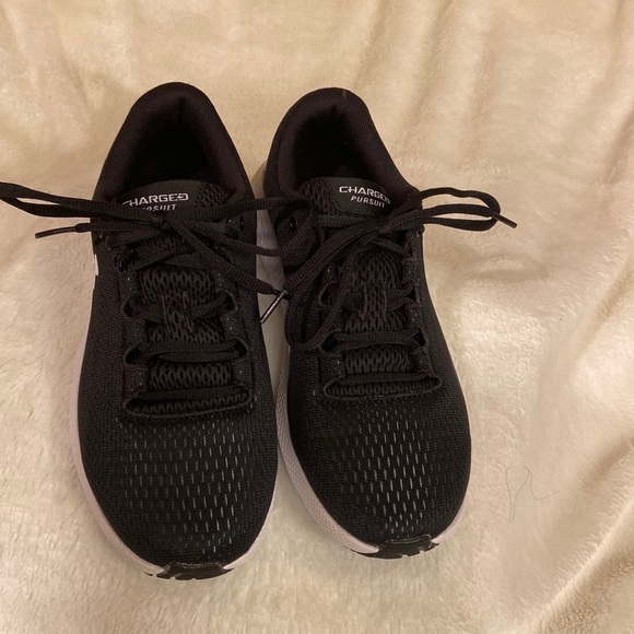 Under Armour shoes - Picture 3 of 5